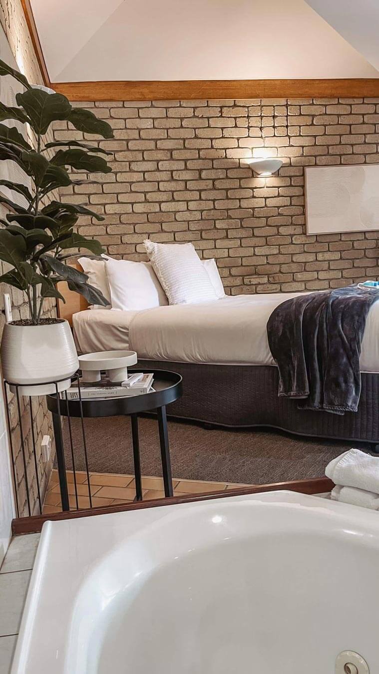 Accommodation And Places To Stay In Bairnsdale | Mitchell on Main. - Accommodation Spa-motel-Room-in-Bairnsdale