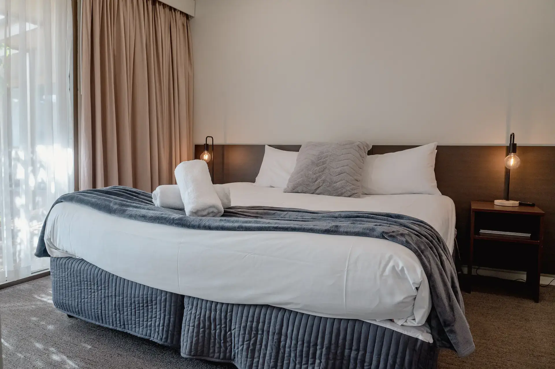 Accommodation And Places To Stay In Bairnsdale | Mitchell on Main. - Accommodation Superior 1 Bedroom King Apartment in Bairnsdale-2