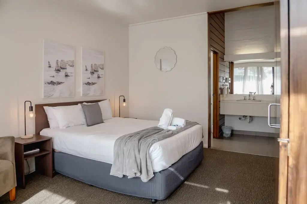 Accommodation And Places To Stay In Bairnsdale | Mitchell on Main. - Accommodation Superior 1 Bedroom Queen Apartment in Bairnsdale-1