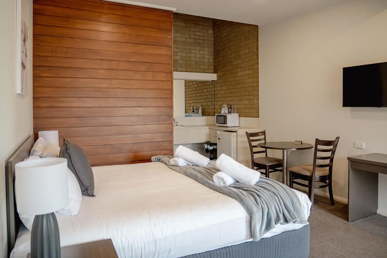 Accommodation And Places To Stay In Bairnsdale | Mitchell on Main. - Accommodation Superior-King-Room-accommodation-in-bairnsdale-victoria