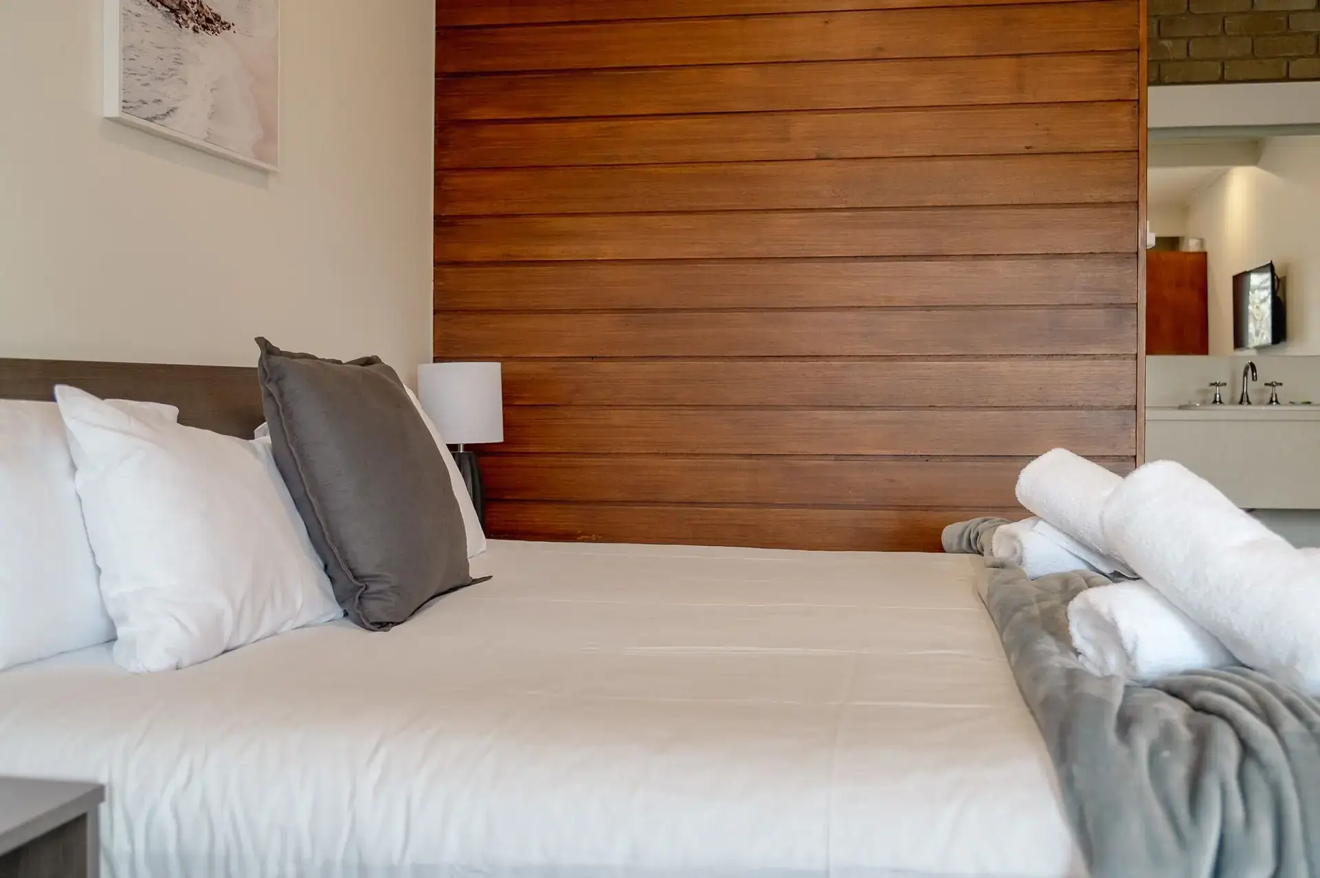 Accommodation And Places To Stay In Bairnsdale | Mitchell on Main. - Accommodation Superior King Room motels near me