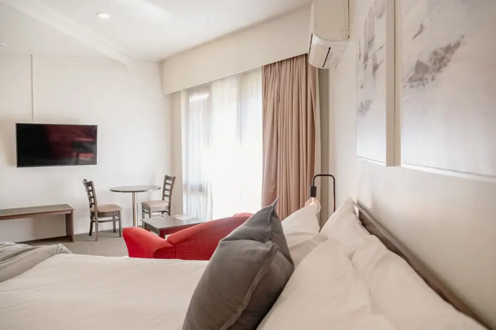 Accommodation And Places To Stay In Bairnsdale | Mitchell on Main. - Accommodation Superior Spa hotel Room Near in Bairnsdale