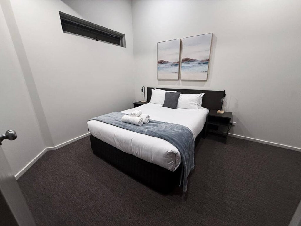 Superior 1 Bedroom Queen Apartment Motel In Bairnsdale